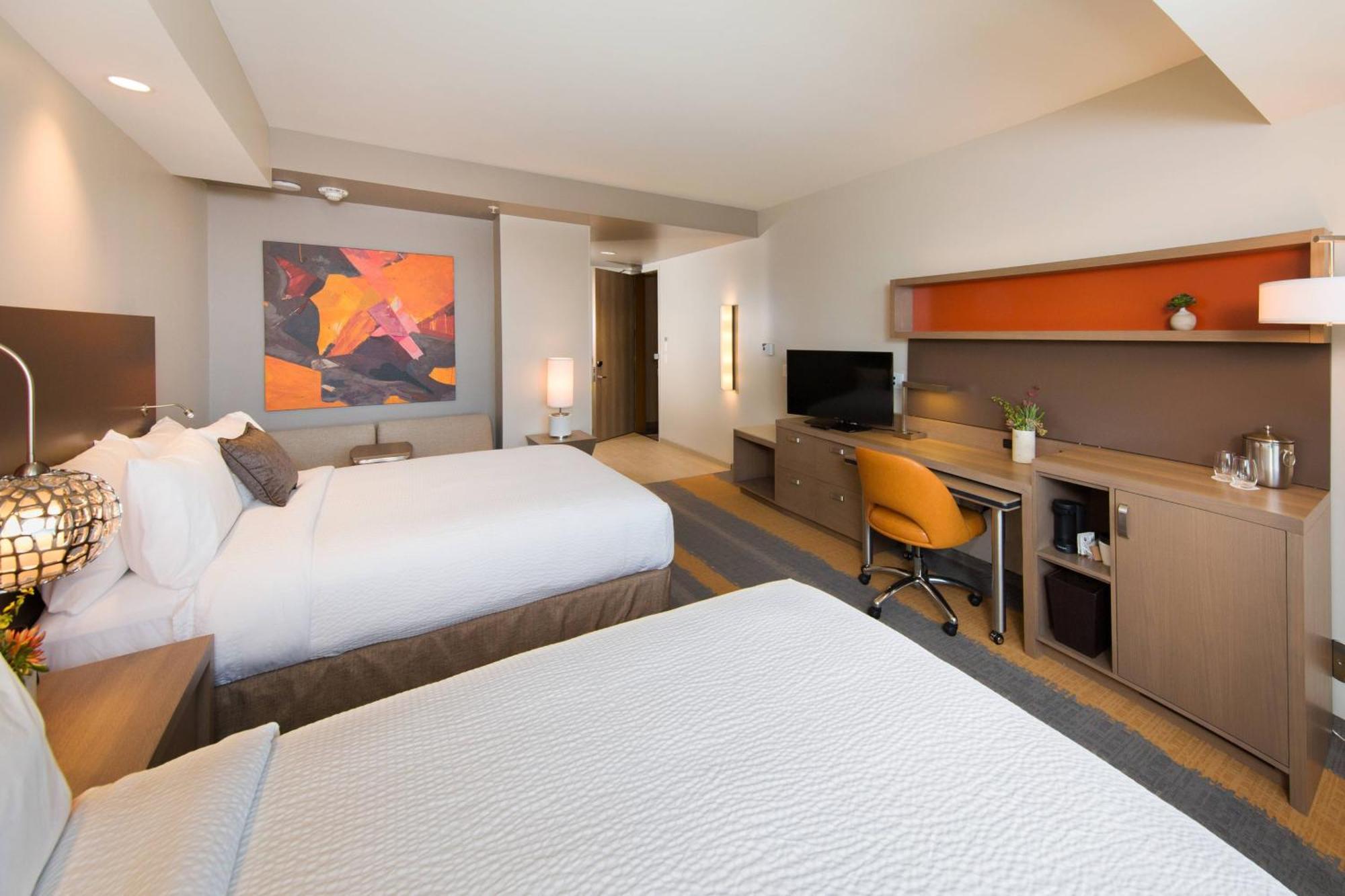 Courtyard By Marriott Phoenix Downtown Exterior photo