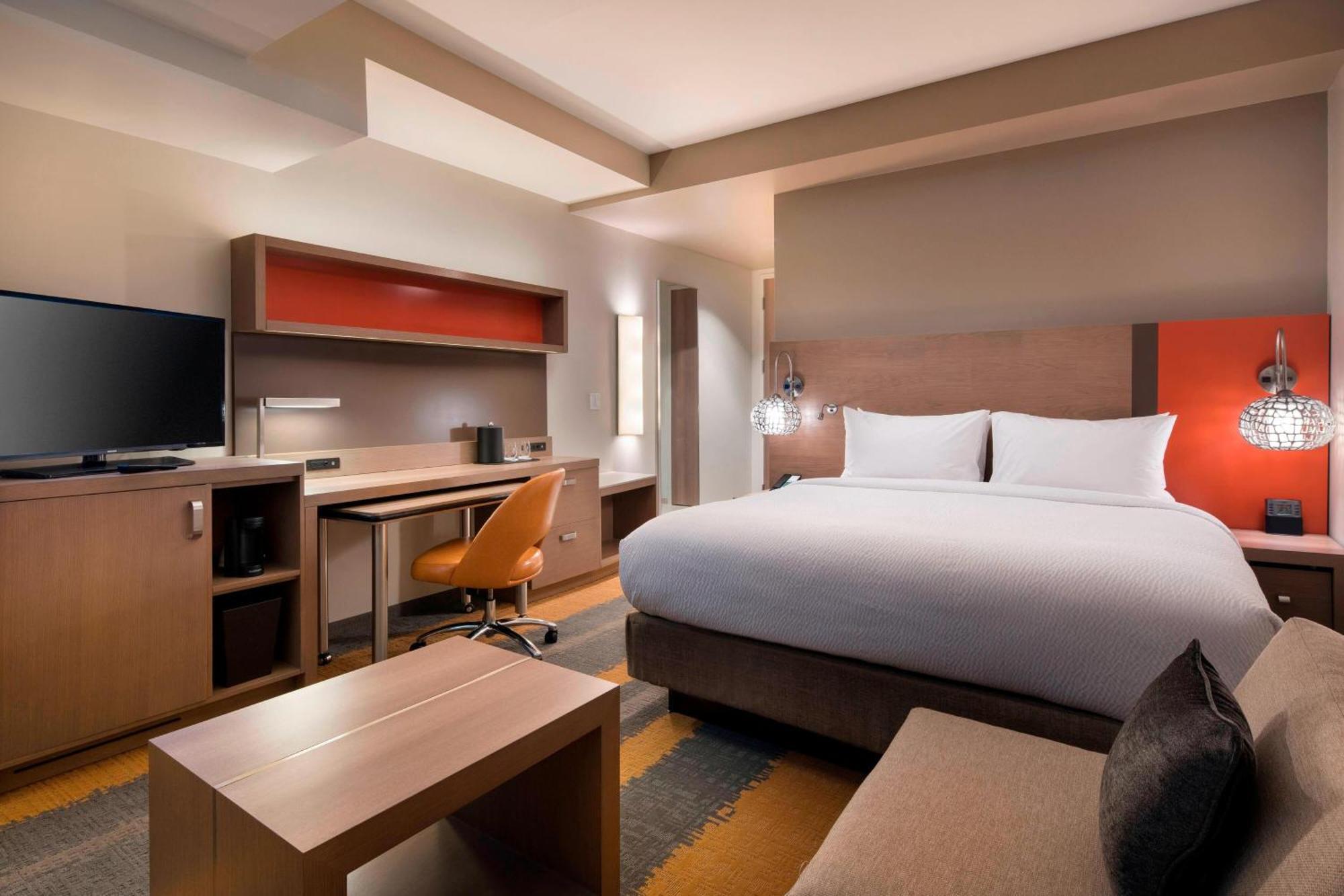 Courtyard By Marriott Phoenix Downtown Exterior photo