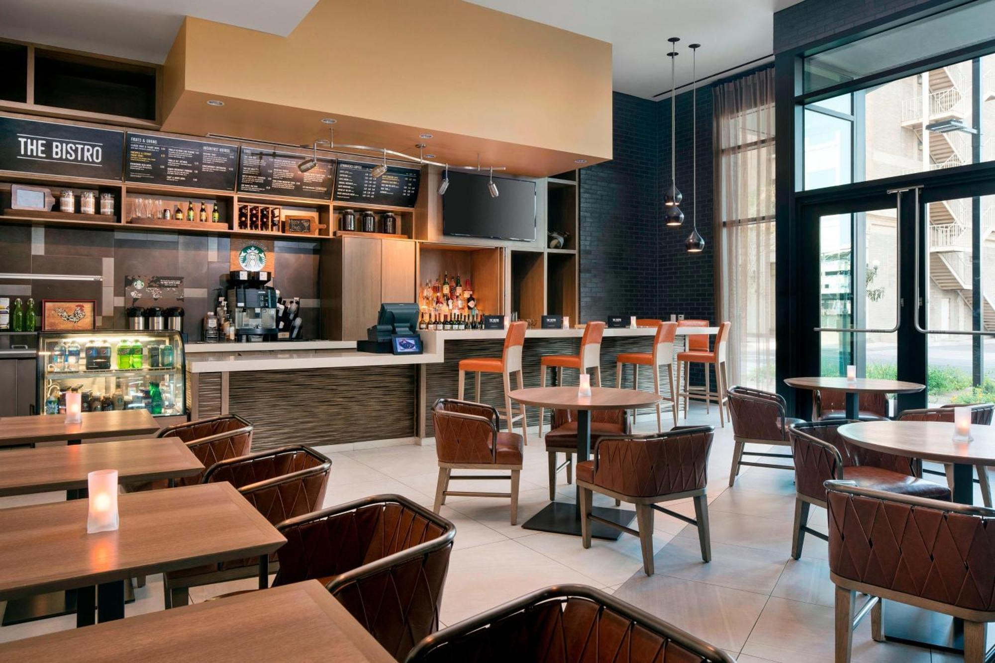 Courtyard By Marriott Phoenix Downtown Exterior photo