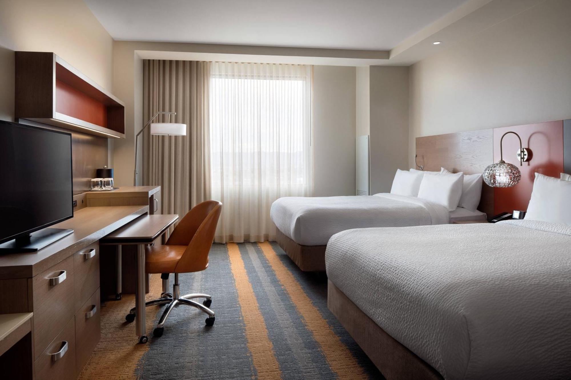 Courtyard By Marriott Phoenix Downtown Exterior photo