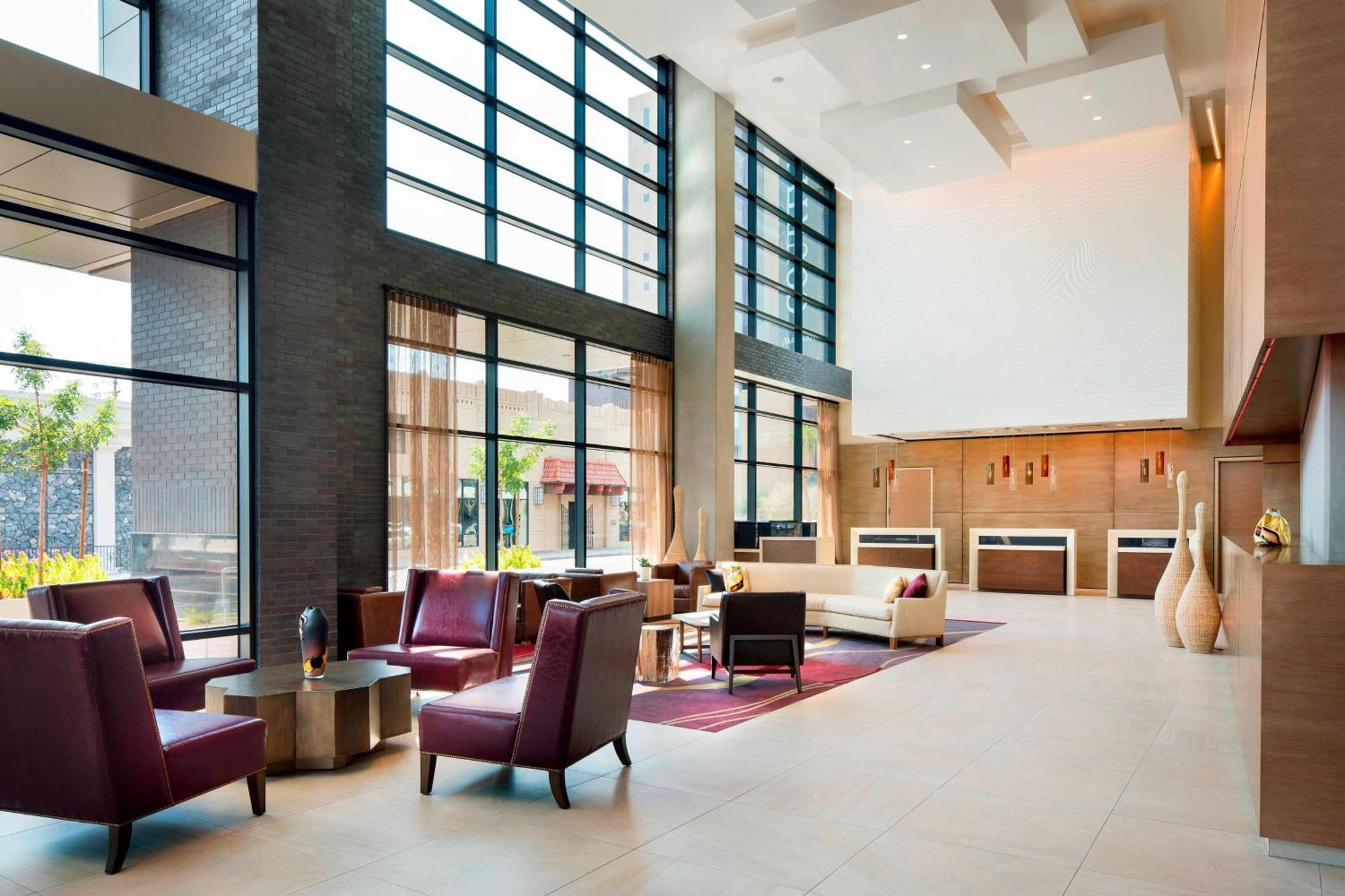 Courtyard By Marriott Phoenix Downtown Exterior photo
