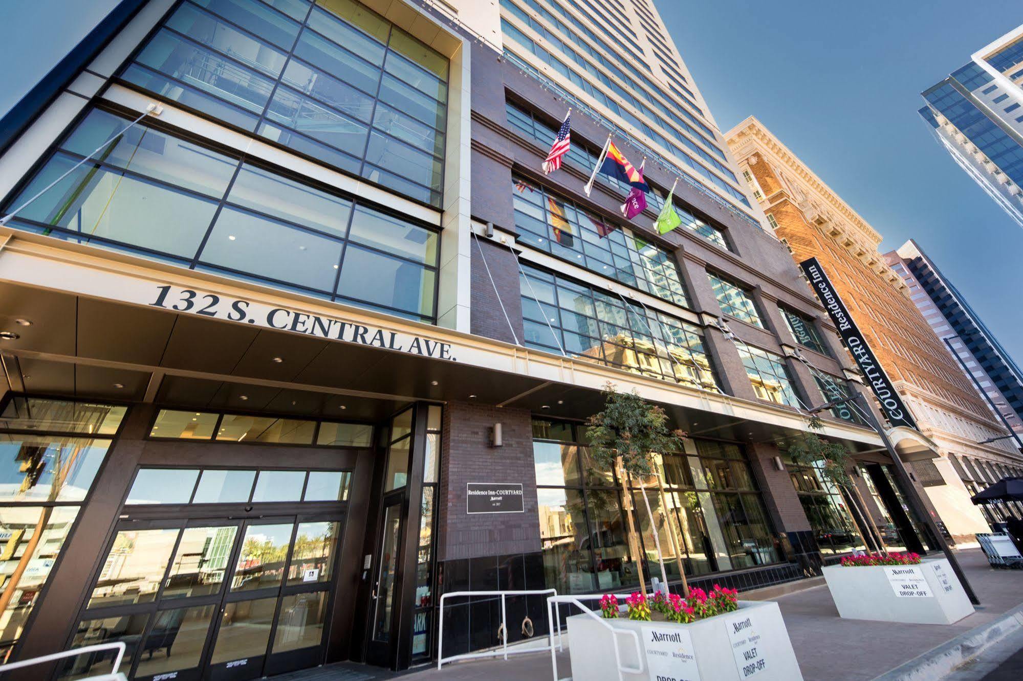 Courtyard By Marriott Phoenix Downtown Exterior photo