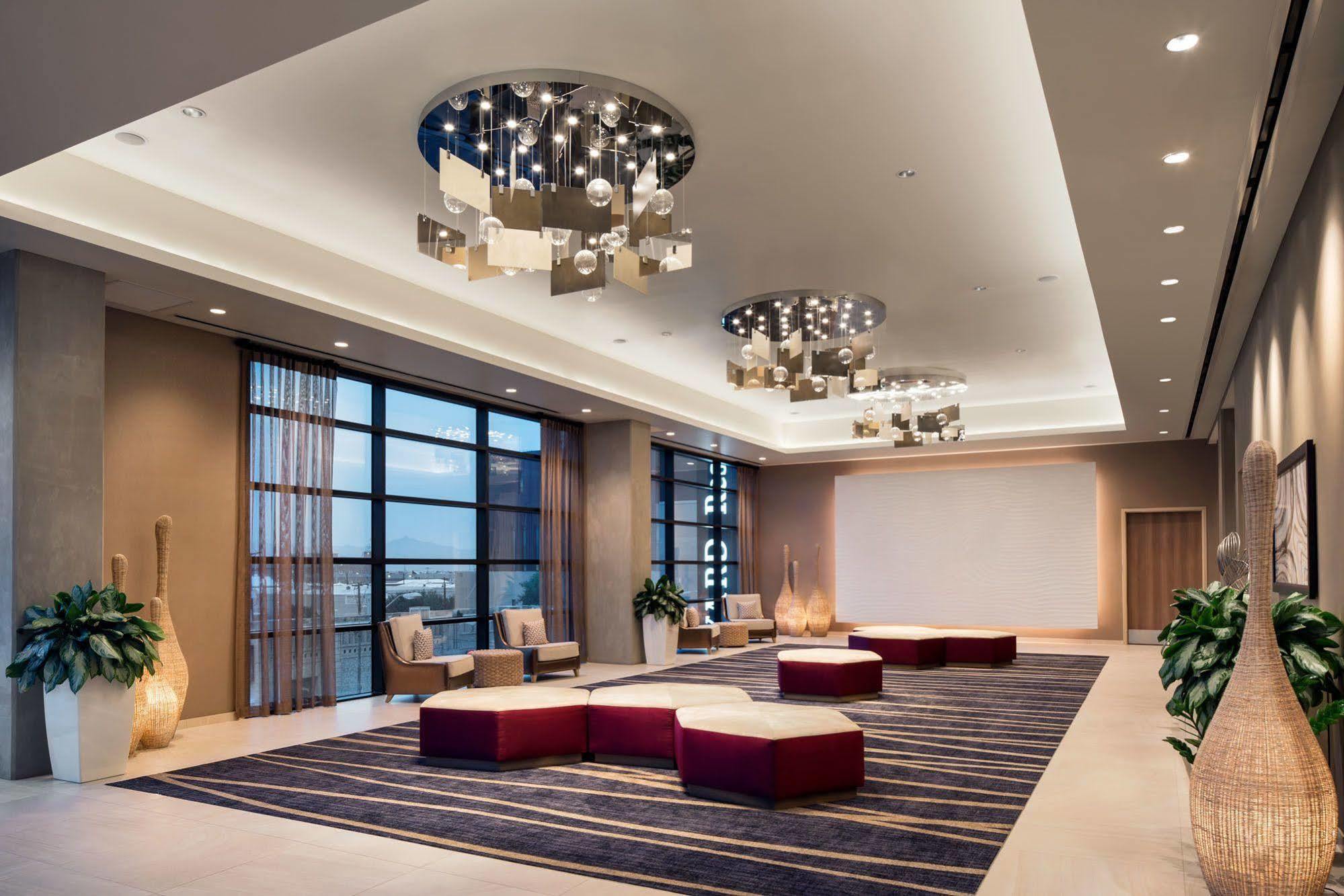 Courtyard By Marriott Phoenix Downtown Exterior photo